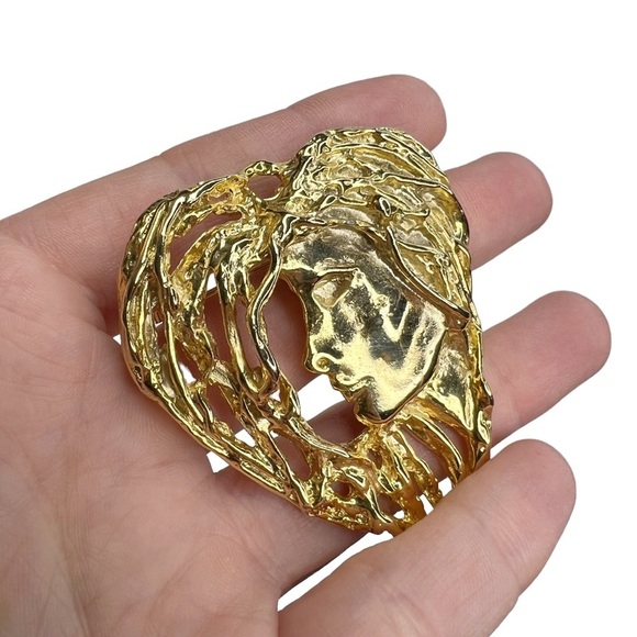 Shiny Gold Tone Art Nouveau Style Heart Shaped Lady Face Brooch - Picture 4 of 9